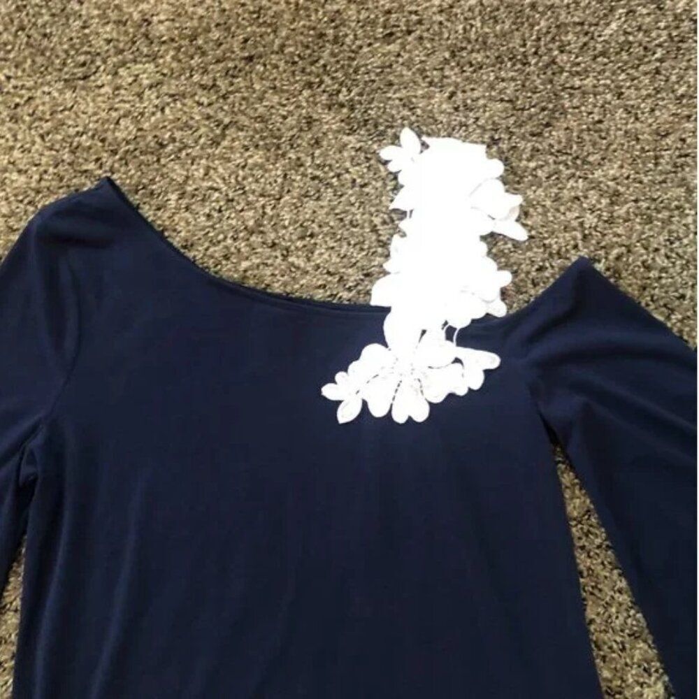 Colleen Lopez One-Shoulder Top with Applique Navy - Picture 4 of 7